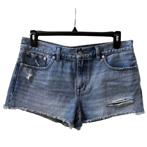 Madewell Pants - Madewell Low Rise Boyfriend Shorts in Glendora Wash, raw hem, size 29